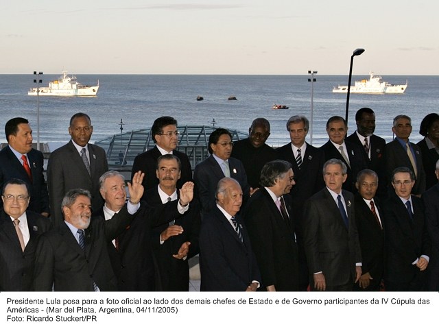Presidente Lula posa para foto oficial ao lado dos demais chefes de estado e de governo participantes da IV Cúpula das Américas.