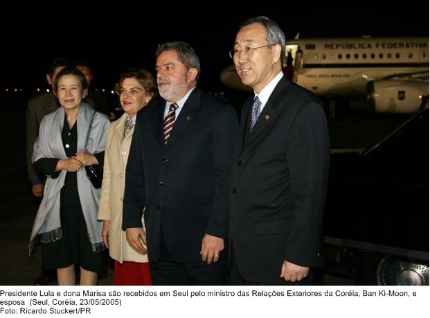 Presidente Lula e dona Marisa são recebidos em Seul pelo ministro das Relações Exteriores da Coréia, Ban Ki-Moon e esposa.