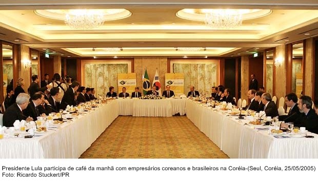 Presidente Lula participa de café da manhã com empresários coreanos e brasileiros.