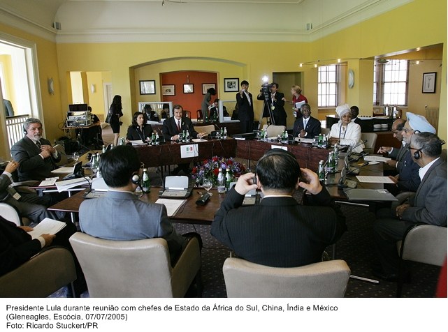 Presidente Lula durante reunião com chefes de estado da África do Sul, China, Índia e México.