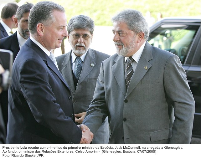 Presidente Lula recebe os cumprimentos do primeiro-ministro da Escócia, Jack McConnell, na chegada a Gleneagles.