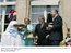 Presidente Lula, dona Marisa e o presidente francês, Jacques Chirac, são recepcionados por baianas no Palácio do Eliseu.