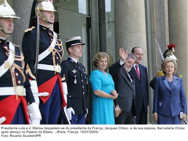 Presidente Lula, dona Marisa, o presidente Jacques Chirac e sua esposa Bernadette Chirac, após almoço no Palácio do Eliseu.