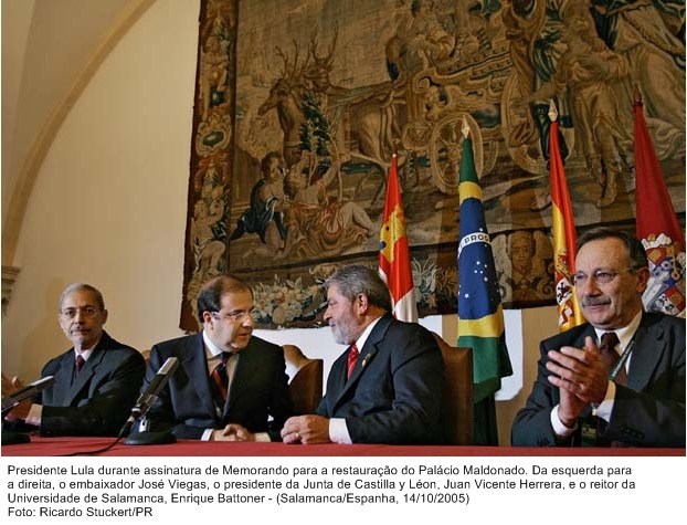 Presidente Lula durante assinatura de memorando para restauração do Palácio Maldonado.