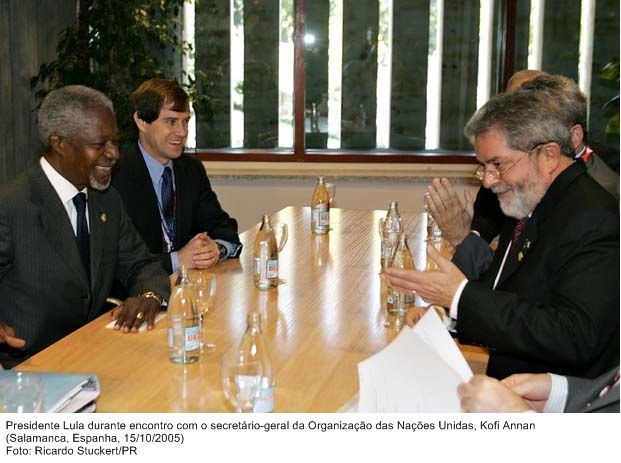 Presidente Lula durante encontro com o Secretário-Geral da ONU, Kofi Annan.