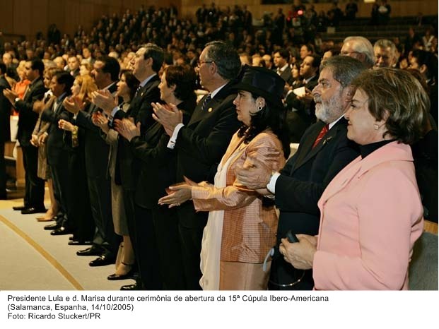 Presidente Lula e dona Marisa durante cerimônia de abertura da 15 Cúpula Ibero-Americana.