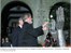 Presidente Lula deposita flor em um monumento ao chegar ao Palácio Nacional da Cultura.