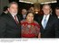 Presidente Lula e o presidente da Guatemala, Oscar Berger, ao lado da líder indígena Rigoberta Menchú, ganhadora do prêmio Nobel da paz em 1992.