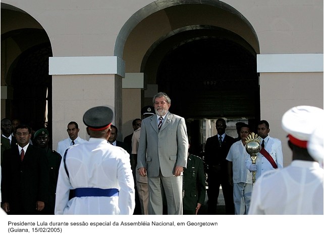 Presidente Lula durante sessão especial na Assembléia Nacional, em Georgetown.