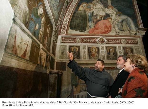 Presidente Lula e dona Marisa durante visita à Basílica de São Francisco de Assis.