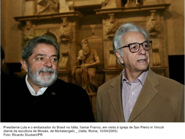 Presidente Lula e o embaixador do Brasil na Itália, Itamar Franco, em visita a igreja de San Pietro in Vincoli.