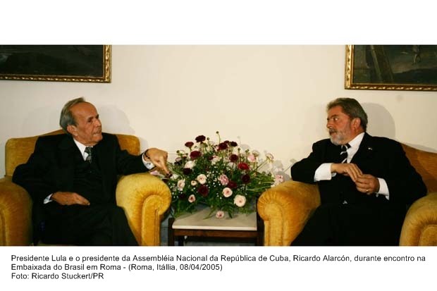 Presidente Lula e o presidente da Assembléia Nacional da República de Cuba, Ricardo Alárcon, durante encontro na embaixada do Brasil em Roma.