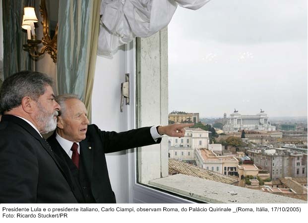 Presidente Lula e o presidente da Itália, Carlo Ciampi, observam Roma, do Palácio Quirinale.