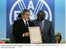 Presidente Lula na cermônia em que é condecorado com a medalha Agrícola pelo diretor da FAO, Jacques Diouf.