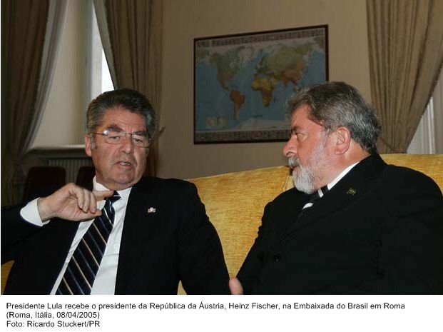 Presidente Lula recebe o presidente da Áustria, Heinz Fischer, na embaixada do Brasil em Roma.