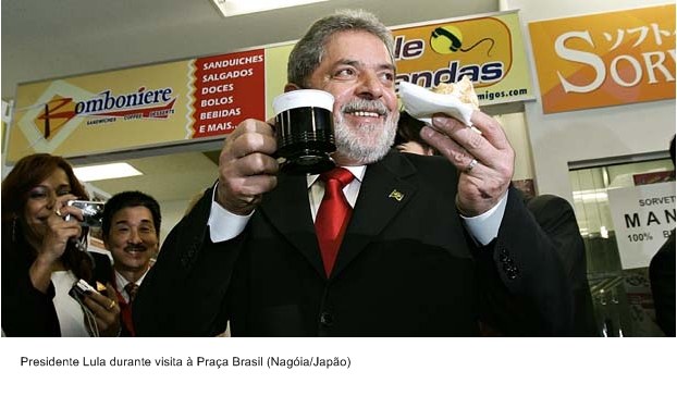 Presidente Lula durante visita à Praça Brasil.