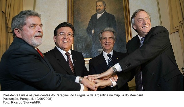 Presidente Lula e os presidentes do Paraguai, Uruguai e Argentina, na Cúpula do Mercosul.