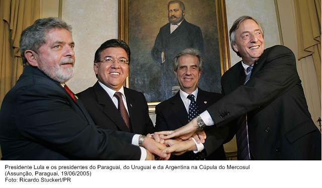 Presidente Lula e os presidentes do Paraguai, Uruguai e Argentina, na Cúpula do Mercosul.