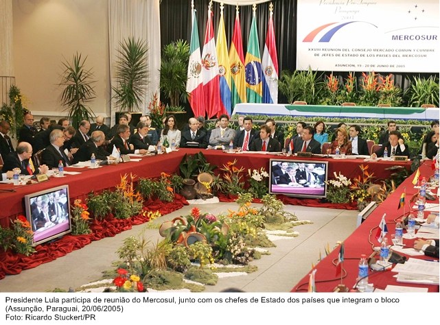 Presidente Lula participa de reunião do Mercosul, junto com chefes de estado dos países que integram o bloco.