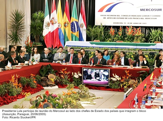 Presidente Lula participa de reunião do Mercusol ao lado dos chefes de estado dos países que integram o bloco.