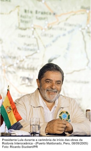 Presidente Lula durante cerimônia de inicio das obras da rodovia interoceânica.