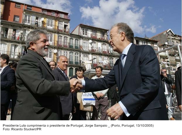 Presidente Lula cumprimenta o presidente de Portugal, José Sampaio.