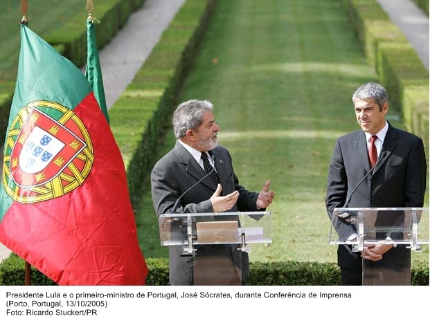 Presidente Lula e o primeiro-ministro de Portugal, José Sócrates, durante conferência de imprensa.