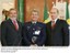 Presidente Lula e o presidente russo, Vladimir Putin, ao lado de Marcos Cesar Pontes, astronauta brasileiro que vai participar de missão espacial.