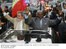 Presidente Lula e o presidente do Senegal, Abdoulaye Wade, desfilam em carro aberto na chegada ao Senegal.