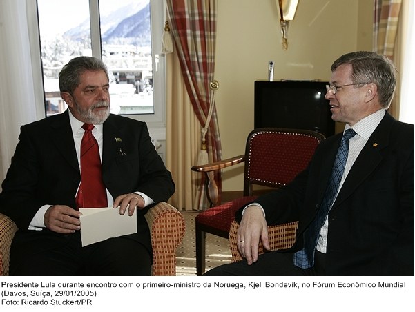 Presidente Lula durante encontro com o primeiro-ministro da Noruega, Kjell Bondevik, no Fórum Econômico Mundial.