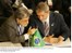 Presidente Lula conversa com o ministro Celso Amorim durante reunião de cúpula do Mercosul.