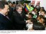Presidente Lula, ao lado do presidente da Venezuela, Hugo Cháves, cumprimenta crianças na chegada para encontro de trabalho.