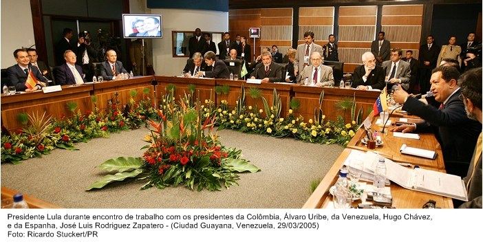Presidente Lula durante encontro de trabalho com os presidentes Álvaro Uribe, Hugo Cháves e José Luiz Rodriguez Zapatero.