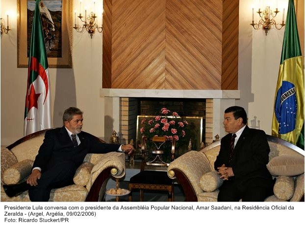 Presidente Lula conversa com o representante da Assembléia Nacional Popular, Amar Saadani, na residência oficial da Zeralda.
