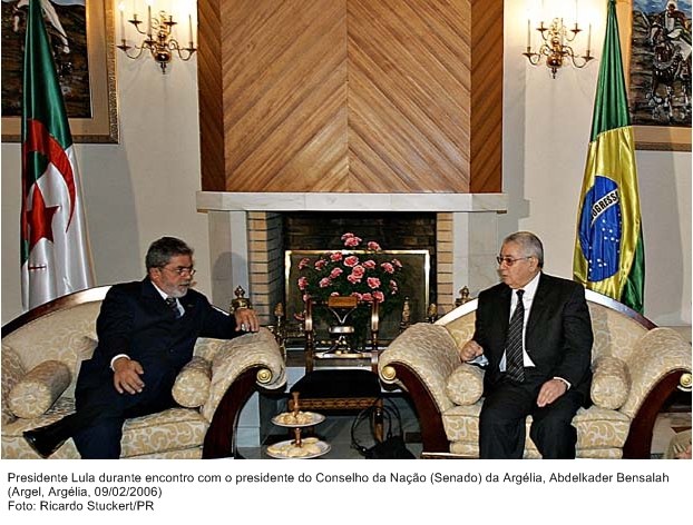 Presidente Lula durante encontro com o presidente do Conselho da Nação da Argélia, Abdelkader Bensalah.