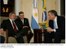Presidente Lula conversa com o presidente da Argentina, Néstor Kirchner, antes da reunião quatripartite, em Puerto Iguazú.