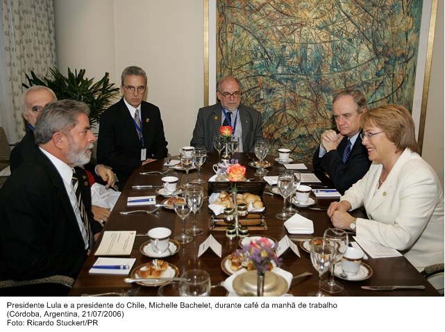Presidente Lula e a presidente do Chile, Michelle Bachelet, durante café da manhã de trabalho.