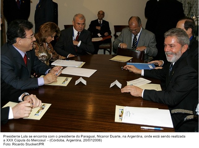Presidente Lula se encontra com o presidente do Paraguai, Nicanor Duarte, na Argentina, onde se realiza a XXX Cúpula do Mercosul.