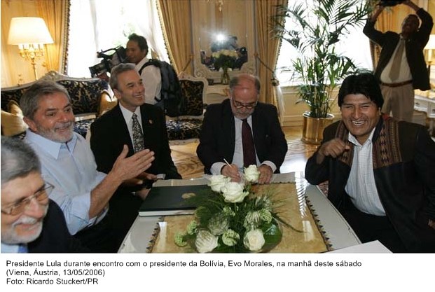 Presidente Lula durante encontro com o presidente da Bolívia, Evo Morales, em Viena.