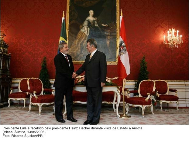Presidente Lula é recebido pelo presidente austríaco, Heinz Fischer durante visita de estado à Áustria.