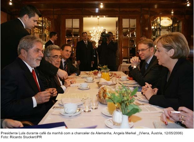 Presidente Lula no café da manhã com a chanceller da Alemanha, Angela Merkel.