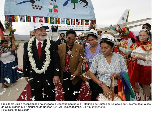 Presidente Lula é recepcionado em Cochabamba, para a II Reunião de Chefes de Estado e de Governo dos Países da Comunidade Sul-Americana de Nações.