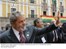 Presidente Lula saúda populares na chegada à cerimônia de posse do novo presidente da Bolívia.