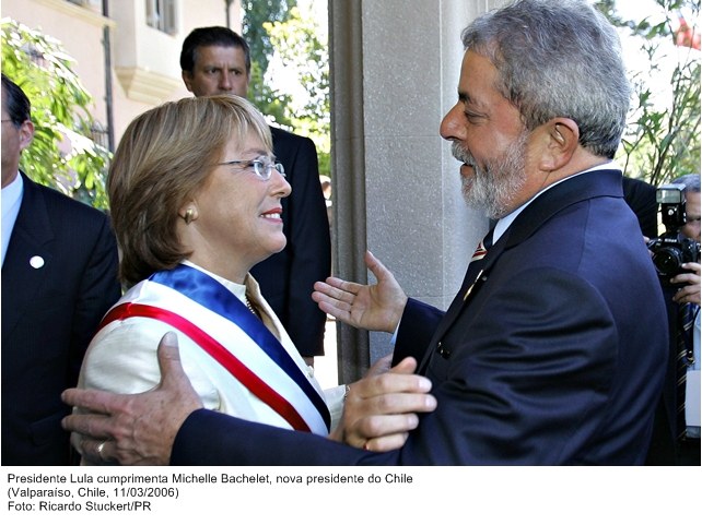 Presidente Lula cumprimenta Michelle Bachelet, nova presidente do Chile.