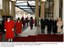 Presidente Lula e dona Marisa ao lado da rainha Elizabeth II e o Duque de Edimburgo, durante cerimônia de boas-vindas.