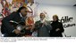 Presidente Lula e dona Marisa observam o ministro Gilberto Gil cantar durante visita a mostra Tropicália - uma evolução na cultura brasileira.