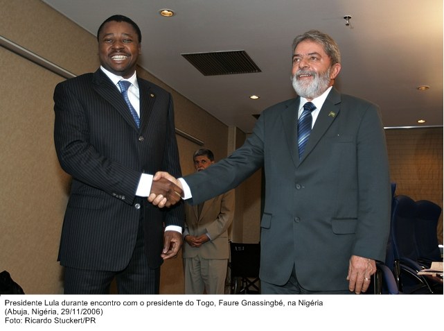 Presidente Lula durante encontro com o presidente do Togo, Faure Gnassingbé, na Nigéria.