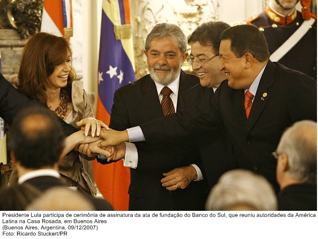Presidente Lula participa da cerimônia de assinatura da ata de fundação do Banco do Sul.