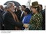 Presidente Lula cumprimenta populares durante visita a La Paz.