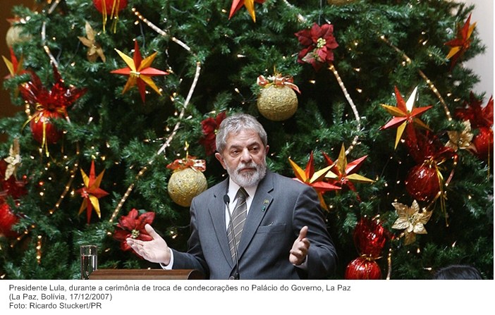 Presidente Lula durante a cerimônia de troca de condecorações do Palácio do Governo, em La Paz.